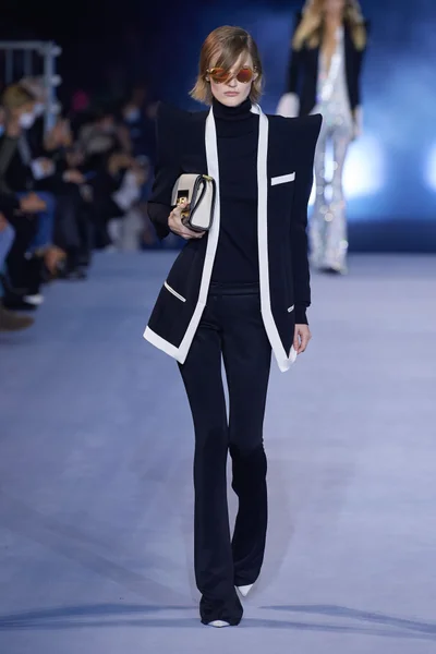 Look 180